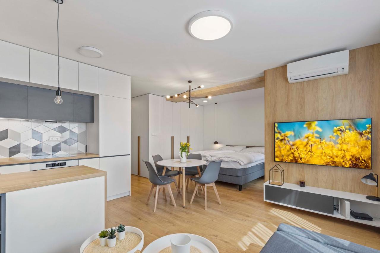 Lam Concrete - Ac - Balcony Apartman *