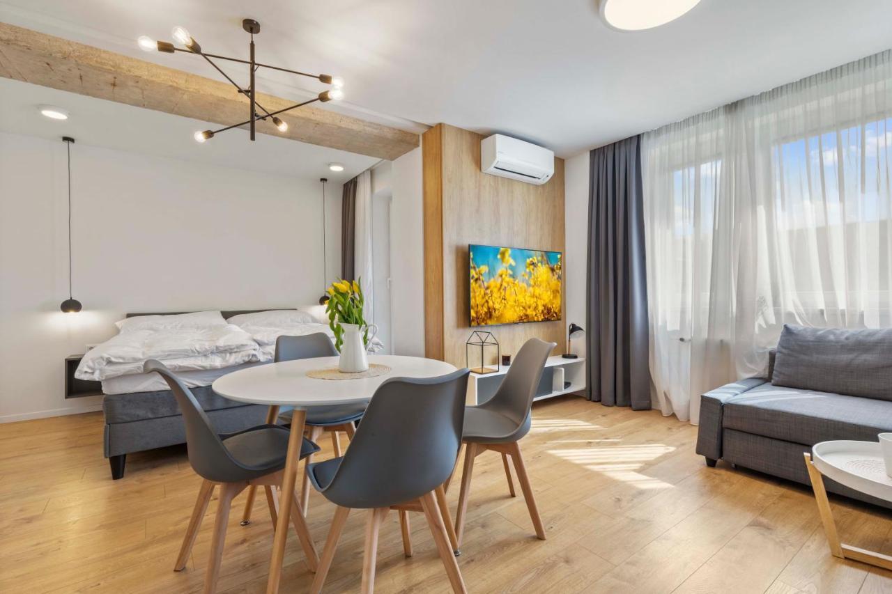 Lam Concrete - Ac - Balcony Apartman *