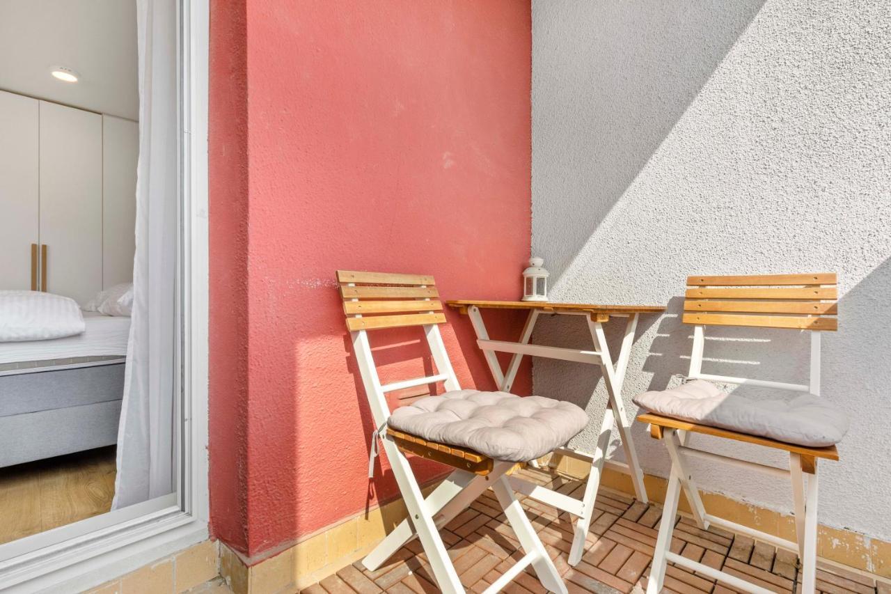 Lam Concrete - Ac - Balcony Apartman *